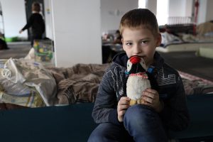 Ivanya heeft alleen zijn knuffel nog