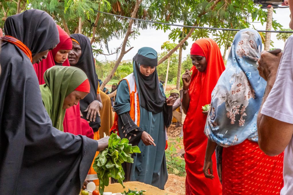 Vrouwen uit Somalië krijgen kookles van World Vision