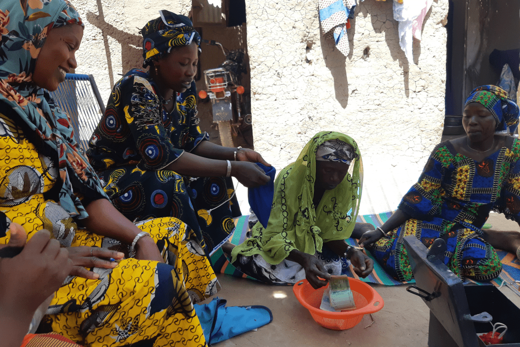 Vrouwen uit Mali sparen geld