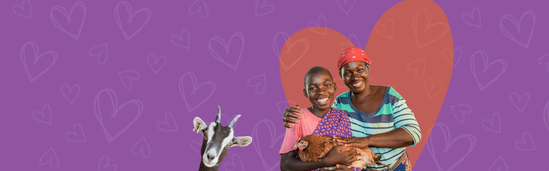 Moederdagcadeau: Een foto van een afrikaanse moeder die haar dochter vasthoudt, die een kip vasthoudt. Onderaan de afbeelding kijkt een geitje de hoek om.