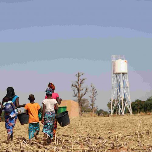 Mali World Vision people walking to watertank