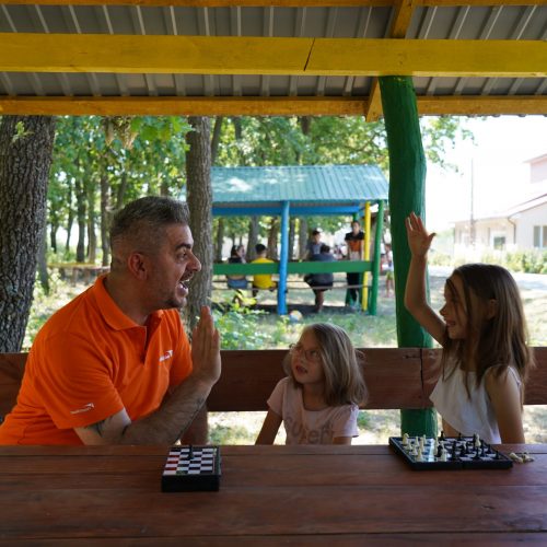 Zomerkamp Moldavie oekraine kracht van meisjes
