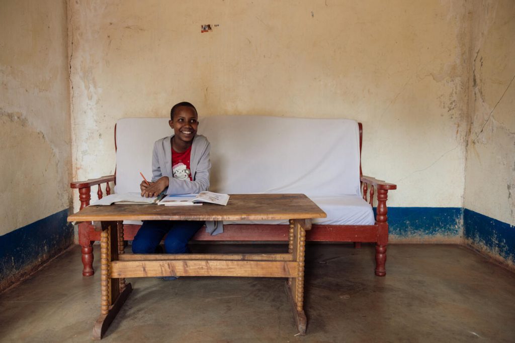 Glory maakt thuis huiswerk